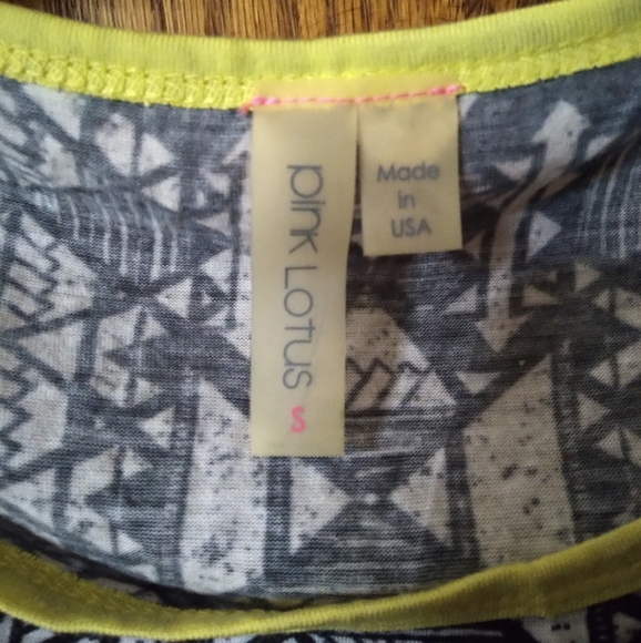 Was💲22! 🆕️ Pink Lotus active wear top - Picture 3 of 12